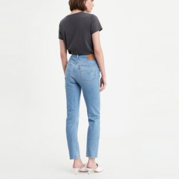 Levi's Classic 501 Skinny Denim Jeans in Light Blue Wash - Picture 5 of 16